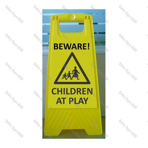 CYO|WG98N - Beware Children at Play Sign